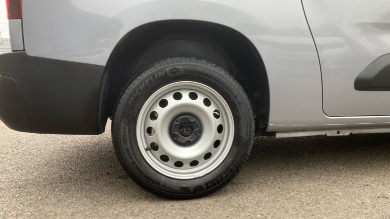 Peugeot Partner Long Diesel 1.5 BlueHDi 100 Professional Plus Van